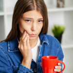 Bruksizm – zgrzytanie zębami a problemy z kręgosłupem i snem