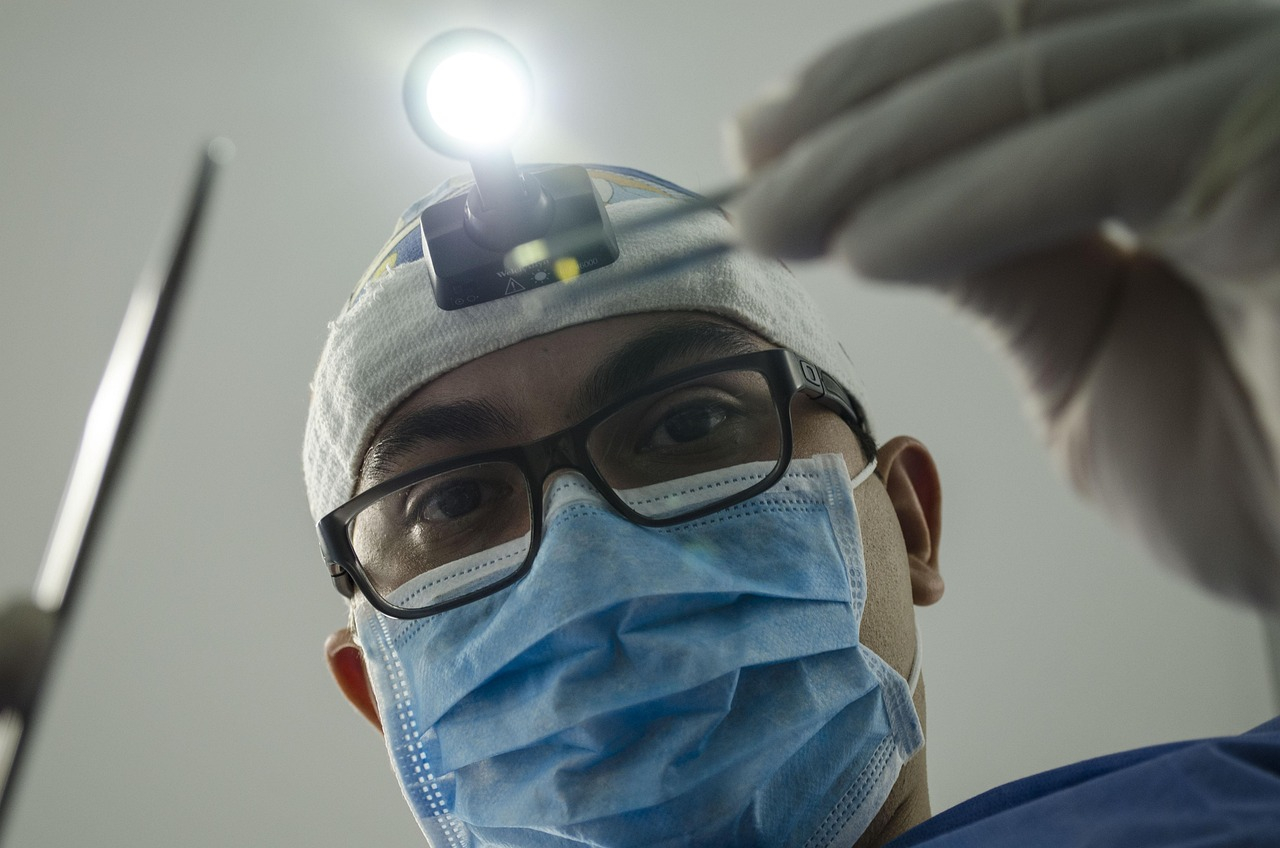 Chirurgia stomatologiczna – kiedy jest konieczna i czego się spodziewać?
