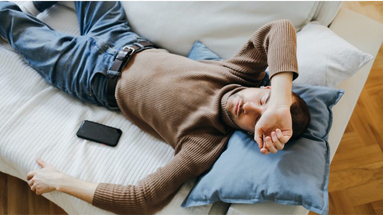 5 przyczyn bezsenności, o których nie mówi się głośno (i jak sobie z nimi radzić)