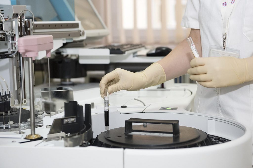 Dlaczego jakość wyposażenia laboratoryjnego ma znaczenie dla diagnostyki i badań?